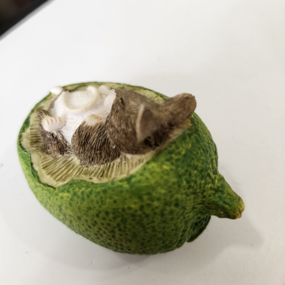 After the party mouse asleep in a lime resin figurine - Picture 3 of 6